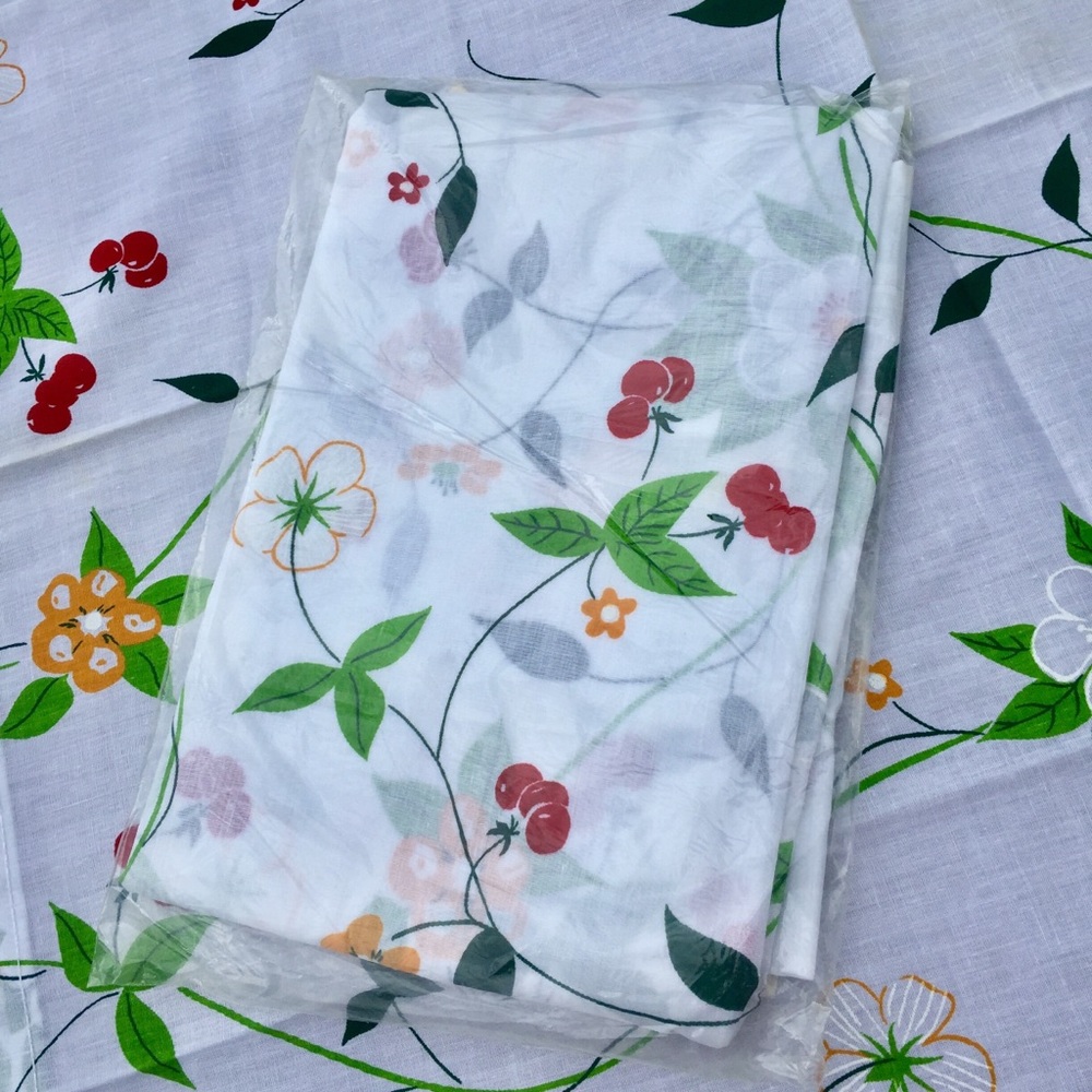 🍒 VINTAGE “Cherry Trellis” CURTAINS! - Picture 2 of 10